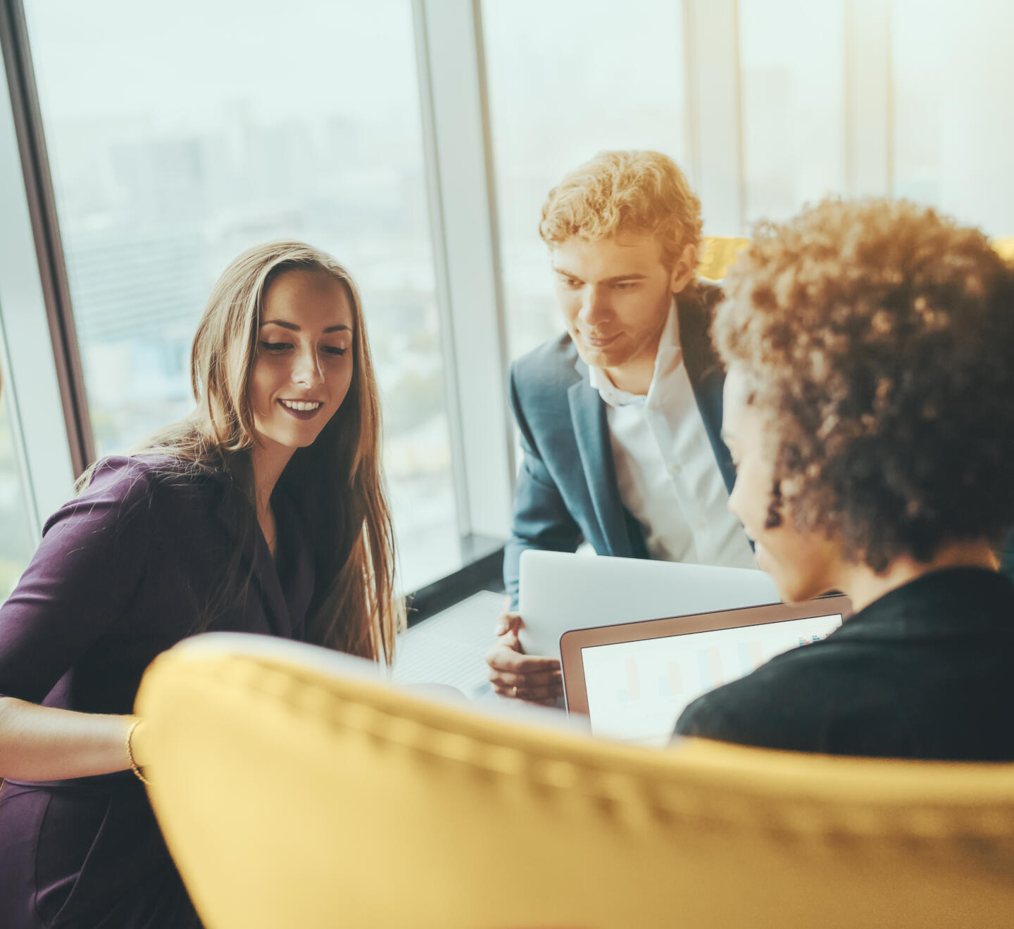 alt="professionals in a meeting discussing contact centre"