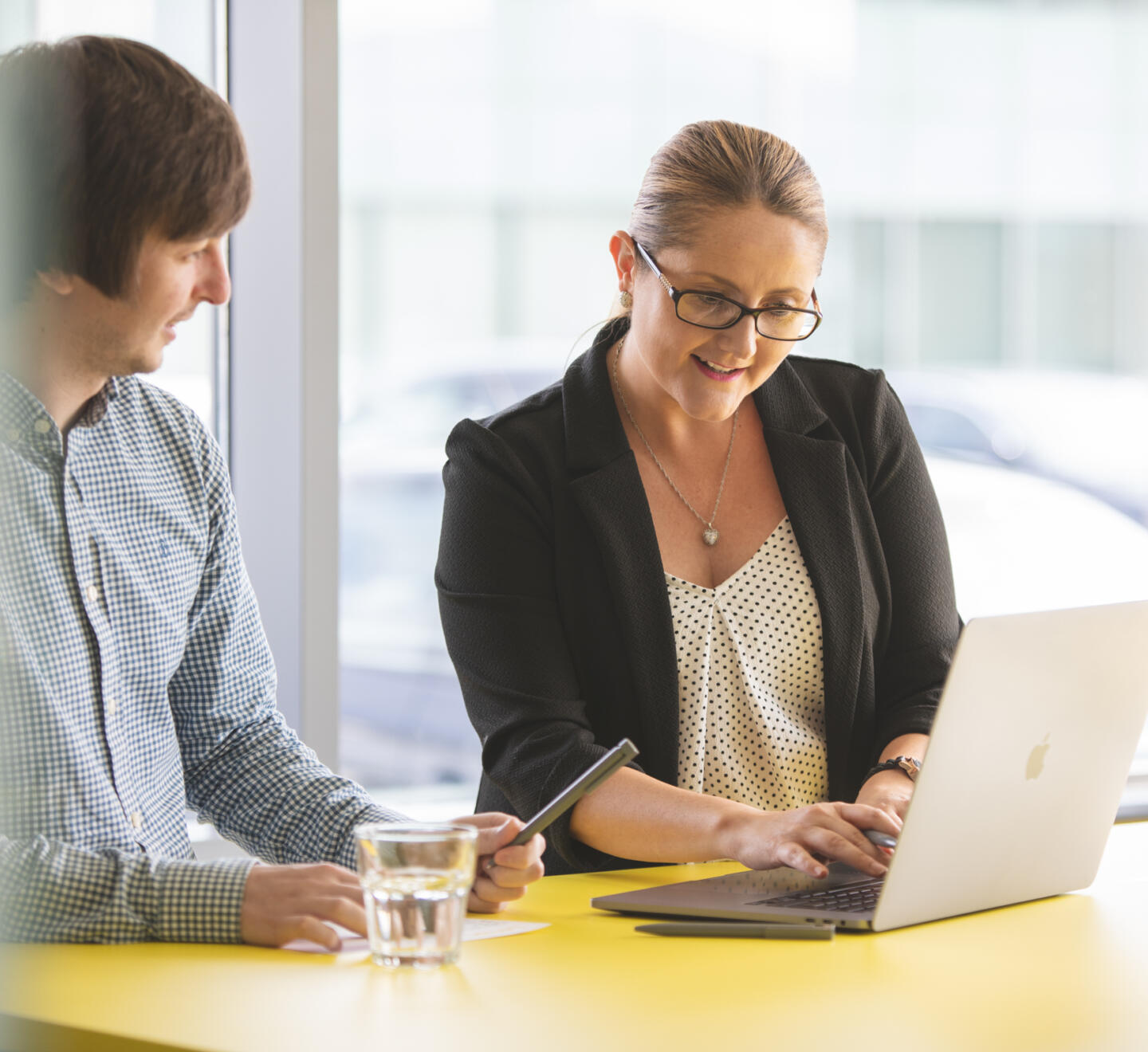 alt="Lemon Contact Centre man and woman having a meeting"