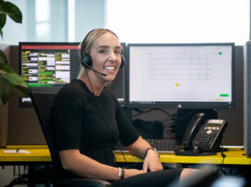 alt="female call centre operator at Lemon Contact Centre"